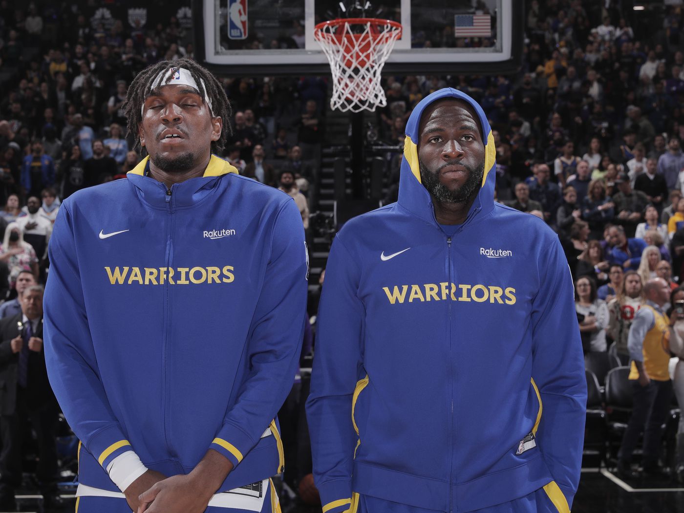 談及昨日擊敗國王，Draymond Green盛讚Kevon Looney爭搶籃板表現，並以Olajuwon、Russell等名宿稱呼他 ...