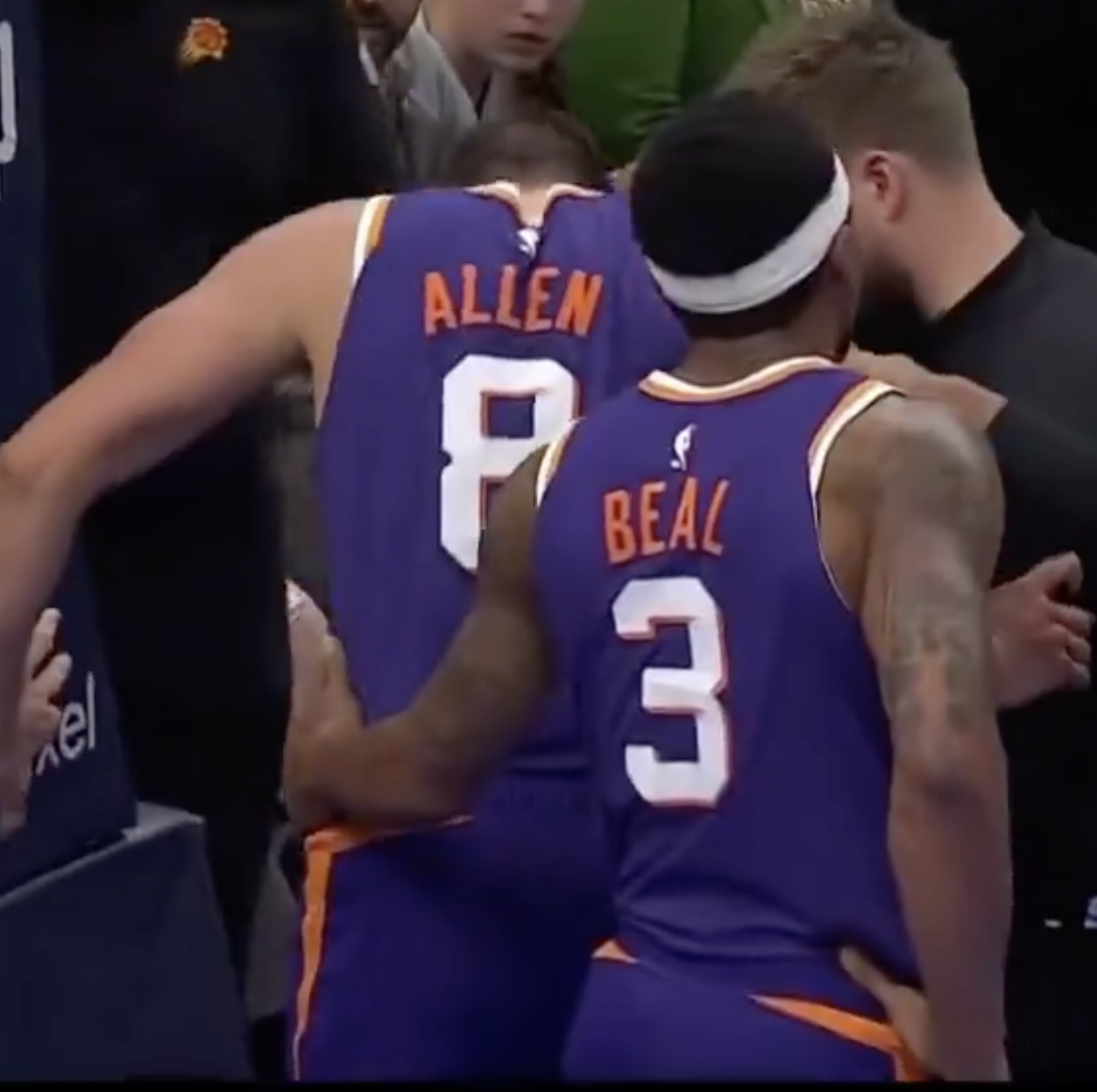 太陽噩耗！Grayson Allen再次扭傷同一腳踝，需他人撐扶才能離開賽場！ | 廢青NBA | 籃球地帶 - FanPiece